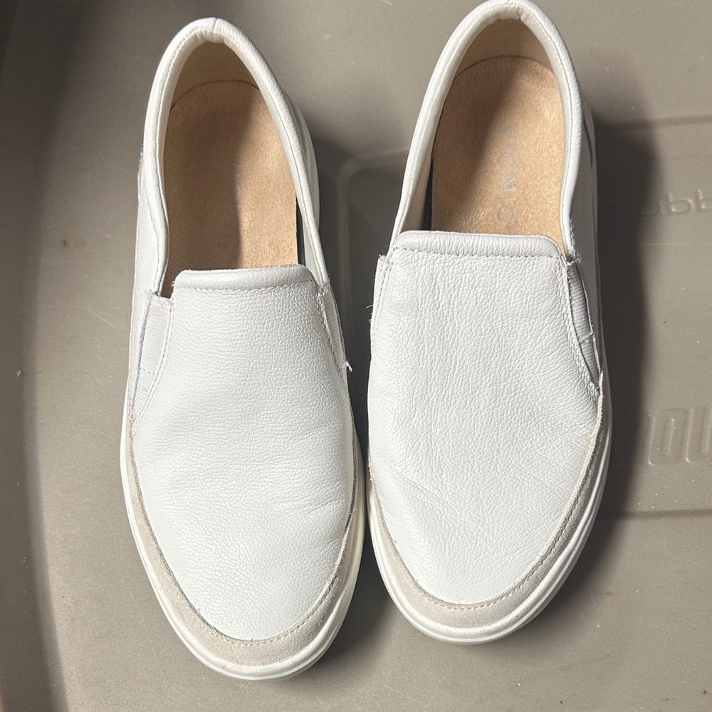 Vionic White Leather Women's Loafers